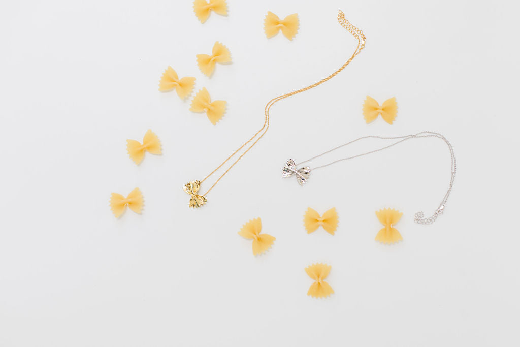 Farfale bow necklace